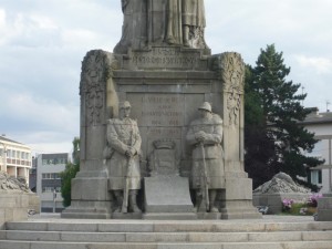Le monument après la réparation Le monument après la réparation